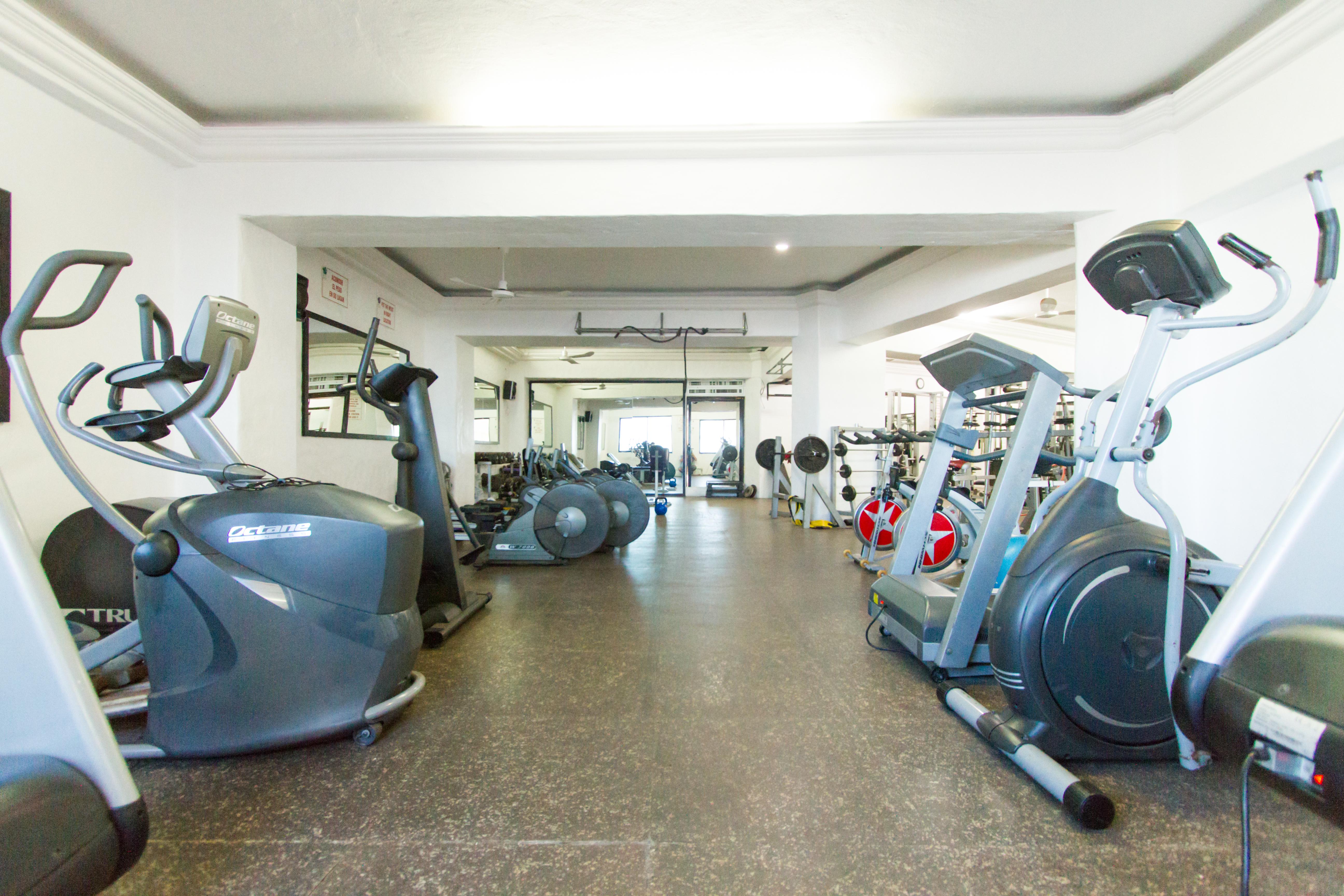Royal Villas Resort Mazatlán Exteriér fotografie The gym at the hotel