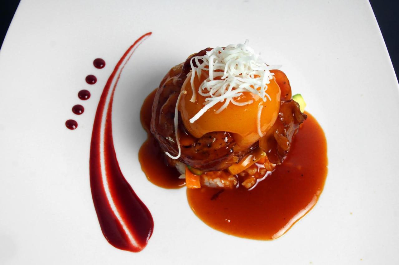 Royal Villas Resort Mazatlán Exteriér fotografie A plated duck dish