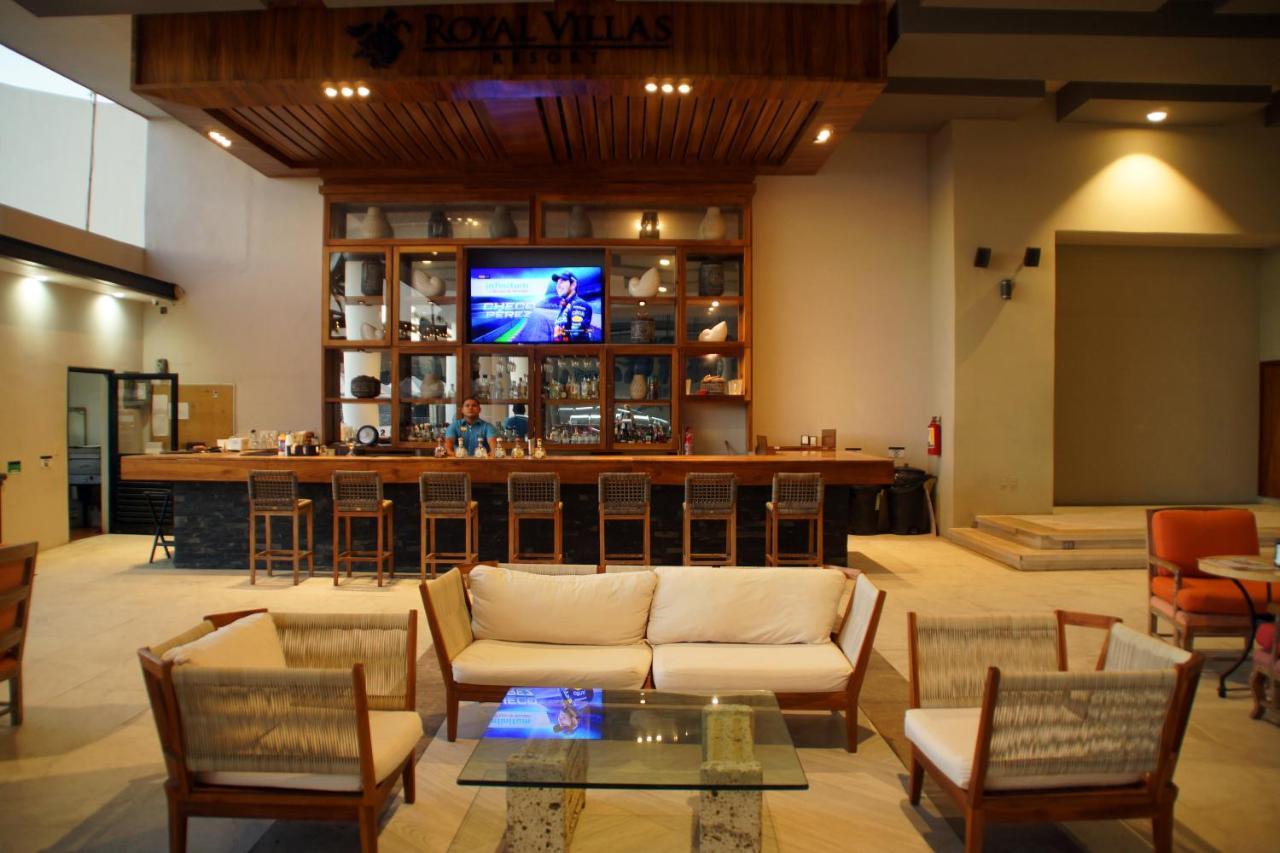 Royal Villas Resort Mazatlán Exteriér fotografie The lobby of the hotel