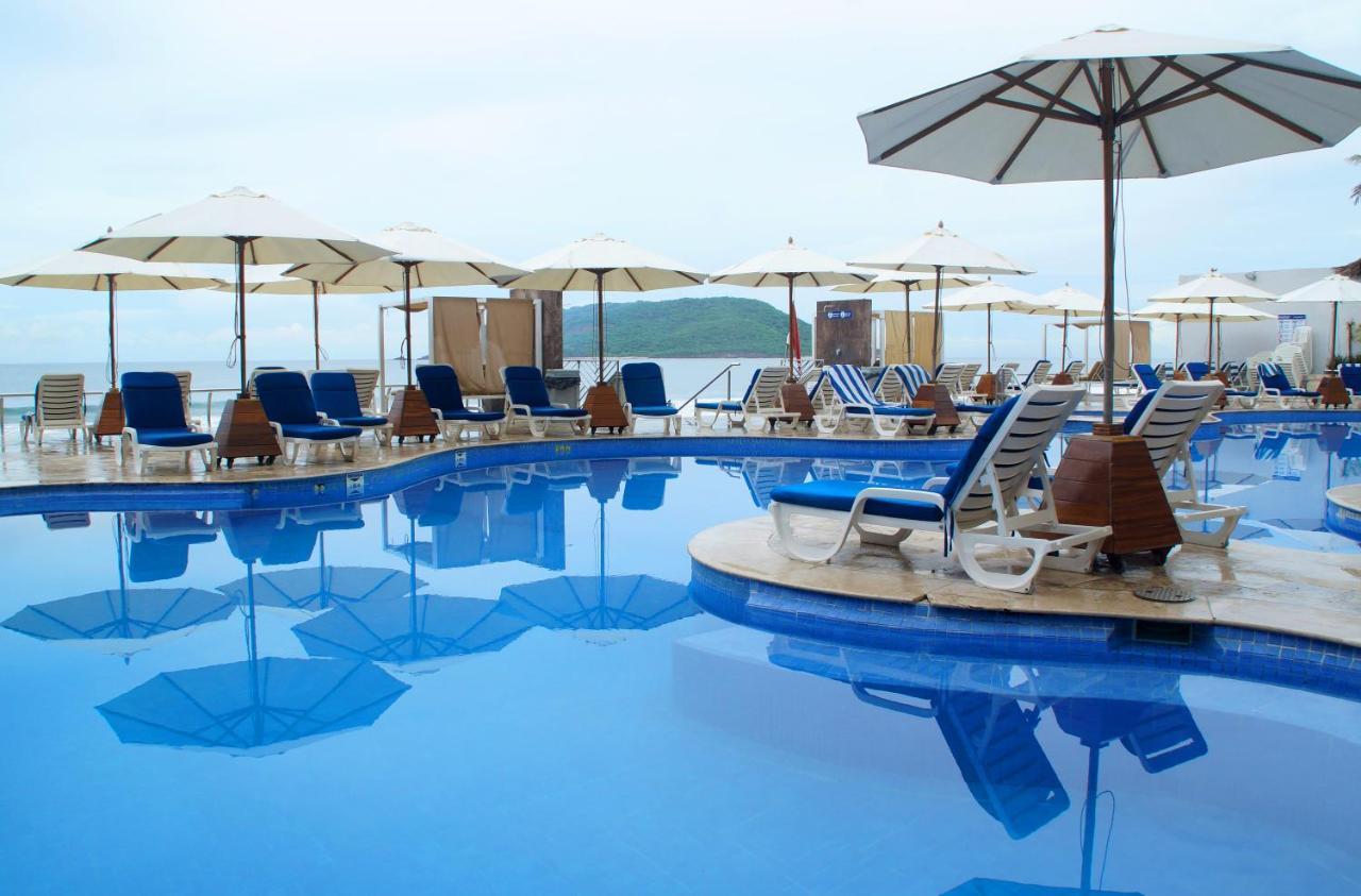Royal Villas Resort Mazatlán Exteriér fotografie The pool at the resort
