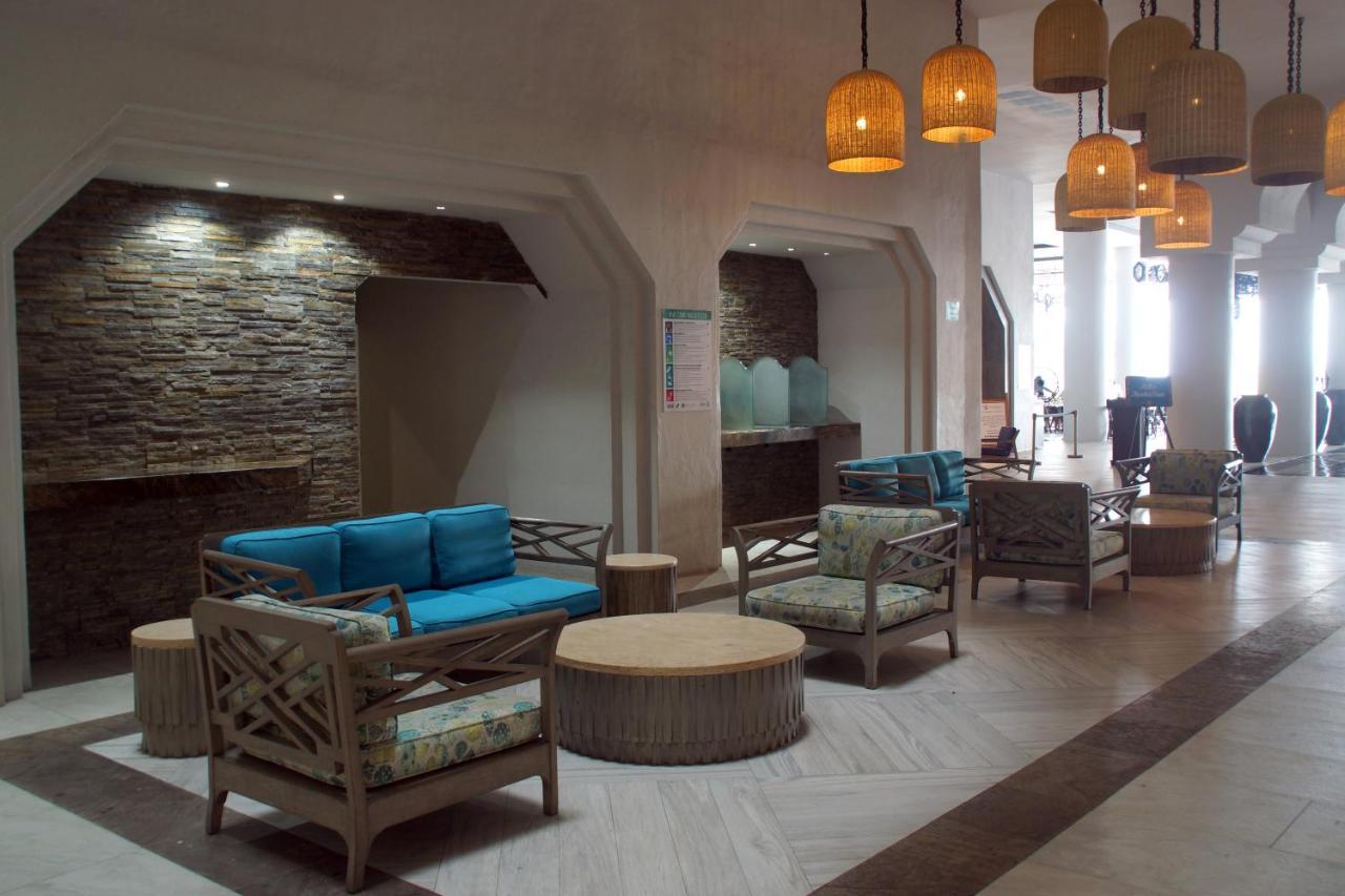 Royal Villas Resort Mazatlán Exteriér fotografie The lobby of the hotel